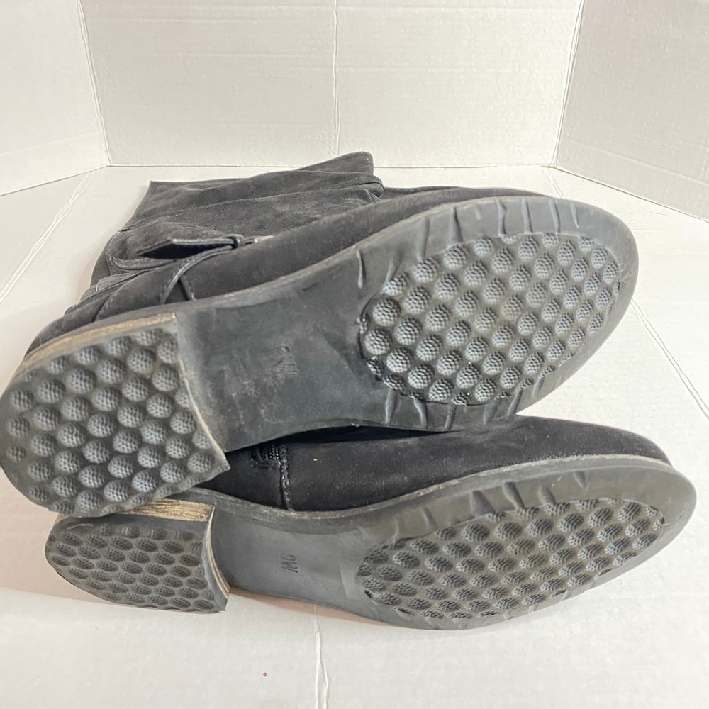 Black Knee-High Leather Boots - Picture 7 of 10